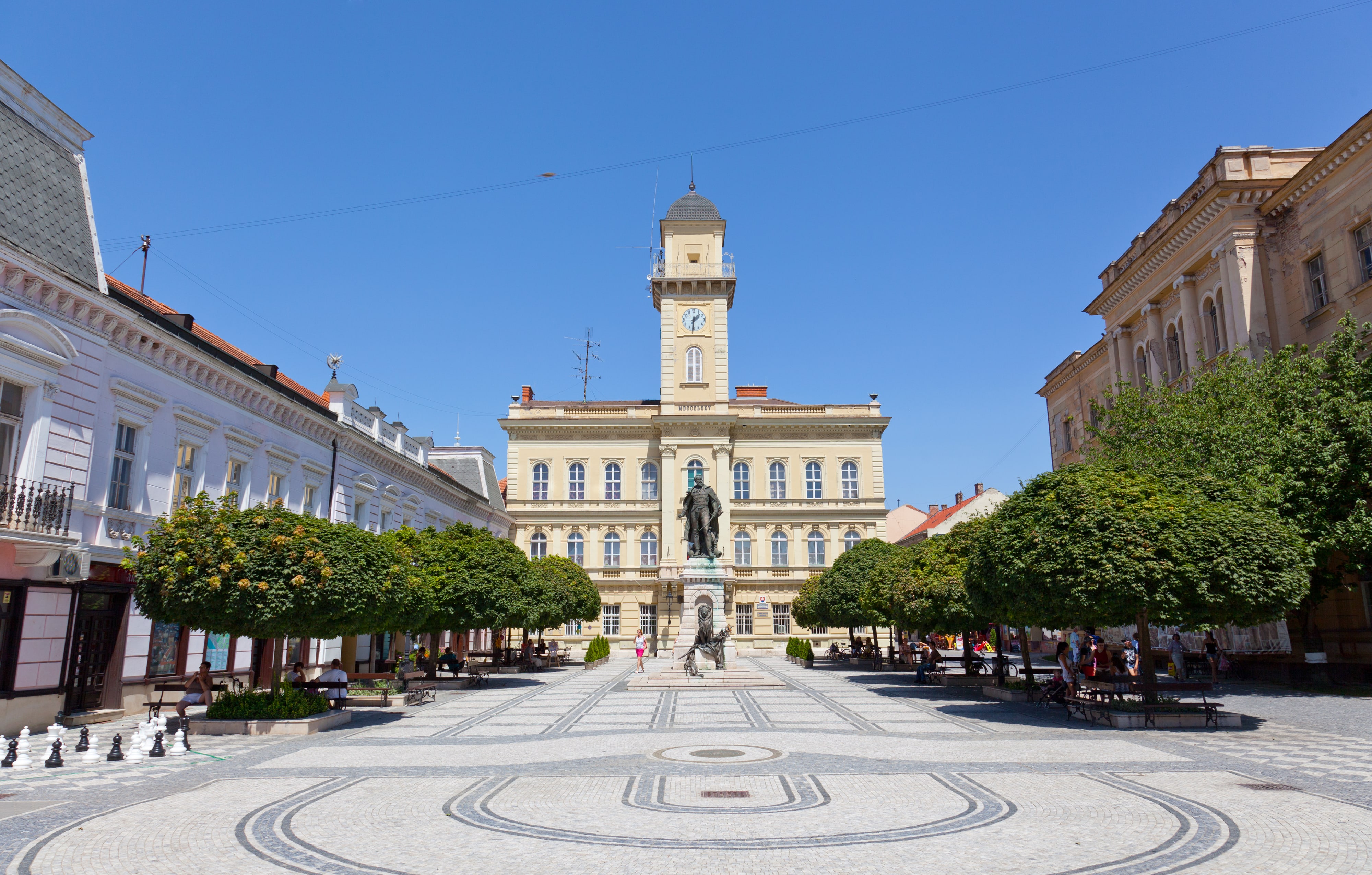 Mzdová legislatíva a Zákonník práce 2026: Hrubá vs. čistá mzda a vaše práva